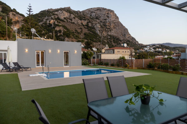 Outdoor terrace of Villa Neonis with panoramic views of Spili village